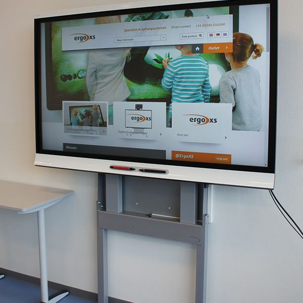 ergoxs-ergoframe-fine-select-dubbelzuils-wandlift-tv-effw5225zp-midden-positie