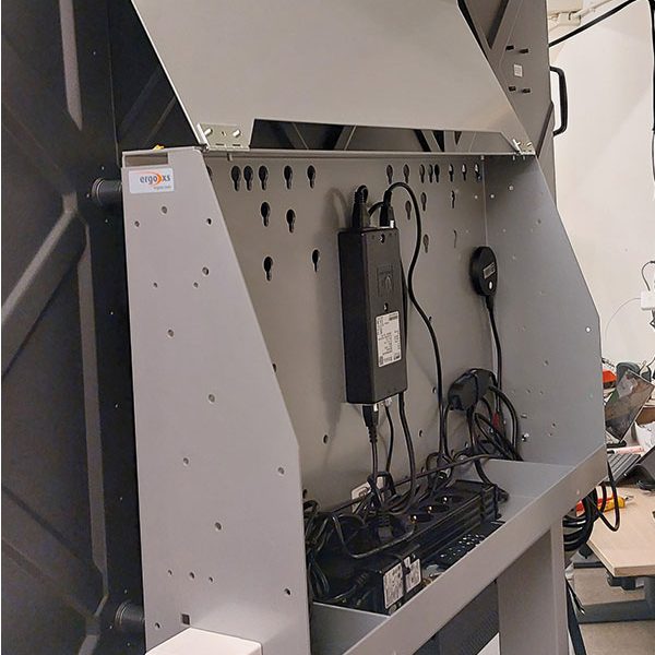 ergoxs-ergoframe-motion-dubbelzuils-mobiele-lift-tv-trolley-eff5251z-achterzijde-opbergruimte