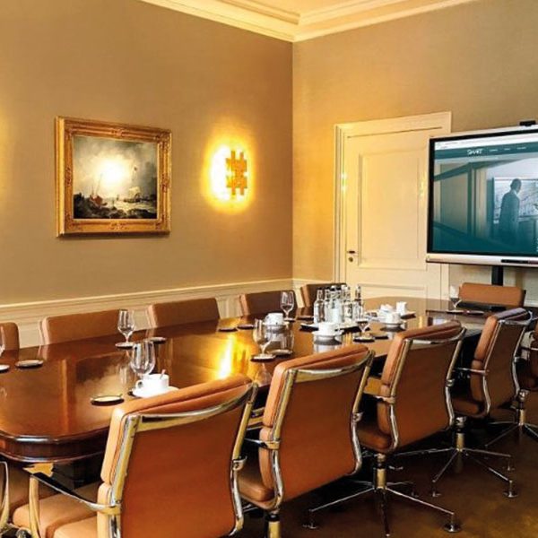 ergoxs-ergoframe-motion-dubbelzuils-mobiele-lift-tv-trolley-eff5251z-project-provinciehuis-groningen