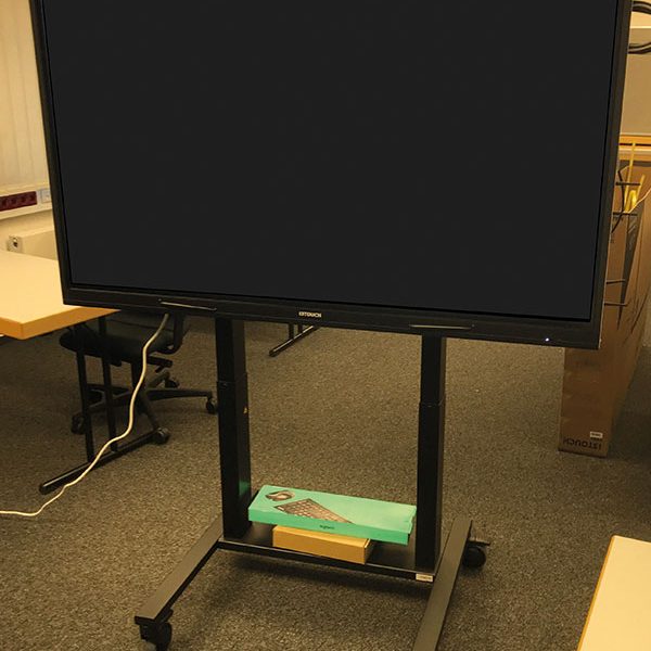 ergoxs-ergoframe-steady-dubbelzuils-trolley-eff3250z-86inch-scherm