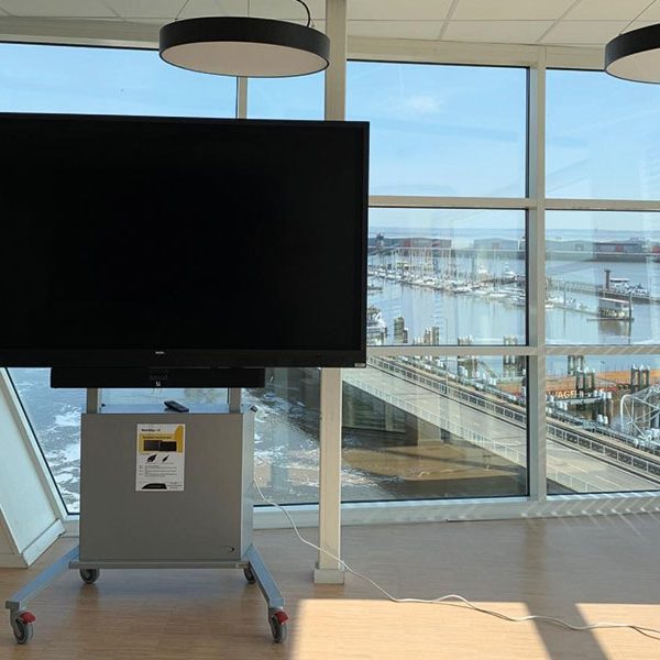 ergoxs-ergoframe-work-select-dubbelzuils-mobiele-lift-tv-trolley-eff5200-zwart-project-delfzijl