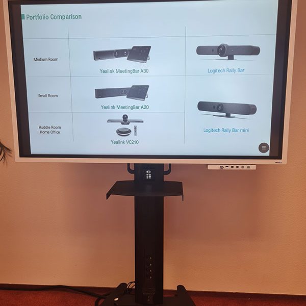 ergoxs-flexline-active-lite-trolley-budget-trs18bv44b-camerahouder-camb1-montagebeugel-wpmb1-stekkerdoos-4voudig-elec042